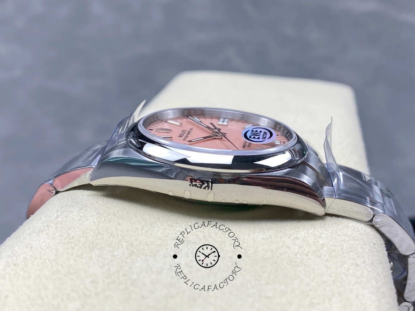 Rolex Oyster Perpetual 31 m277200-0009 side angle close-up, lugs and bracelet fitment.