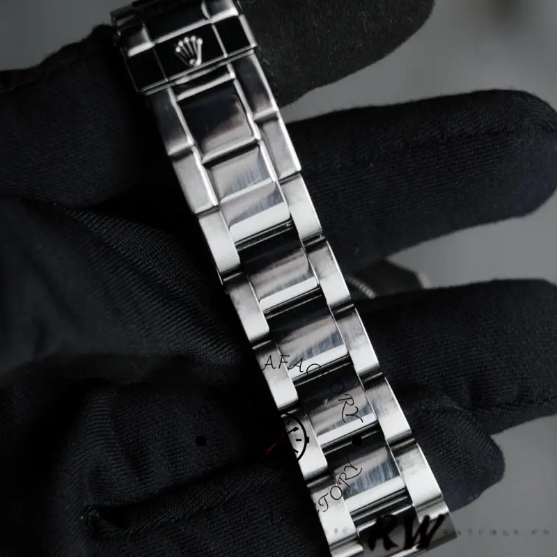 Rolex Yacht-Master 16622 bracelet clasp close-up, clasp and link finishing detail, in glove.