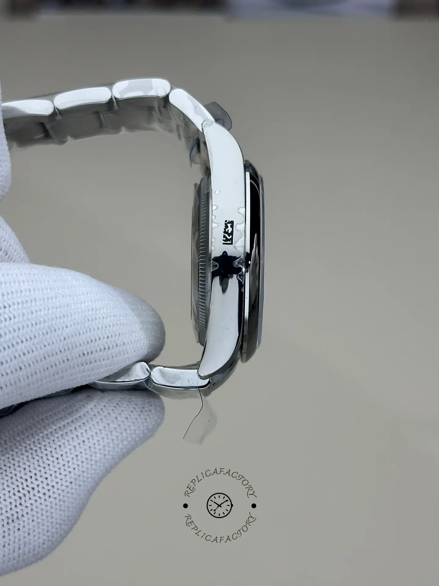 Rolex Oyster Perpetual 36 126000, side profile showing lugs and bracelet connection.