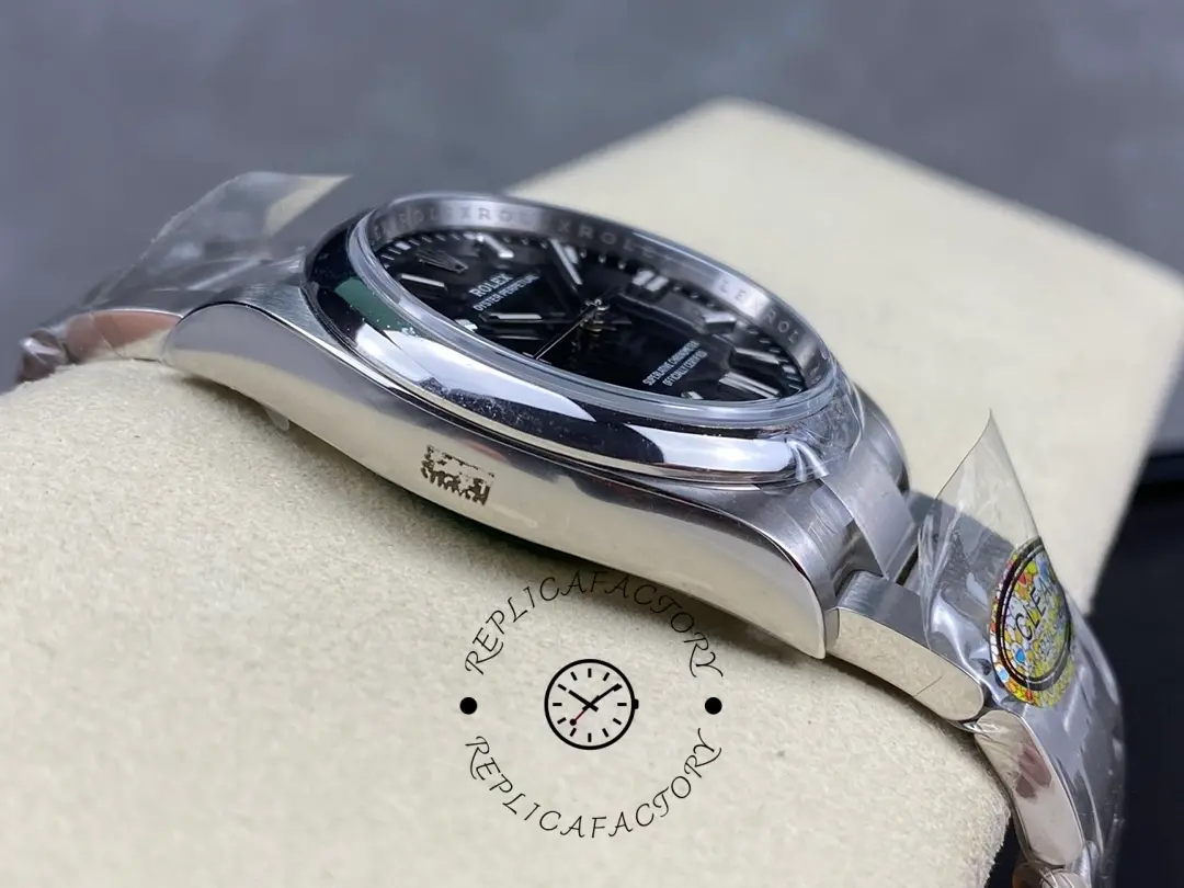 Rolex Oyster Perpetual 36 Oystersteel 126000 0002