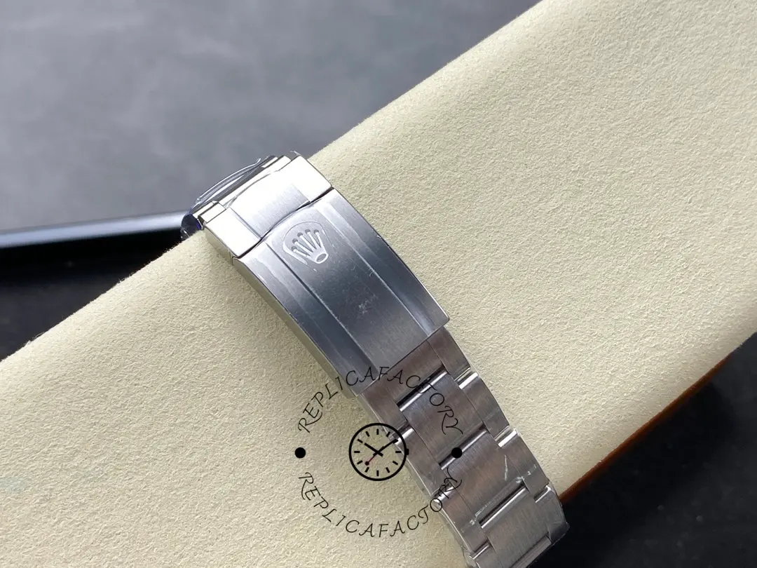 Rolex Oyster Perpetual 36mm 126000 Green Dial