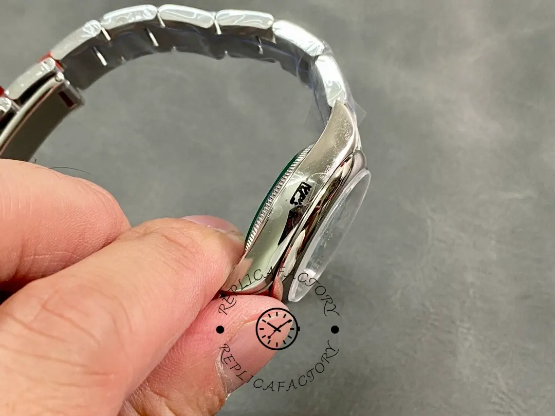 Rolex Oyster Perpetual 31 277200 0007, side view showing bracelet curvature and clasp area.