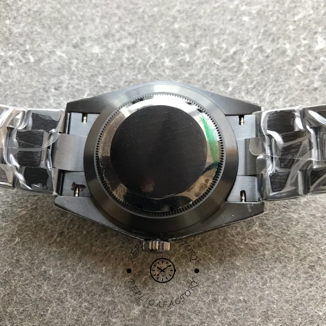 Rolex DiW Sky-Dweller 326934, caseback view showing solid back and end links.