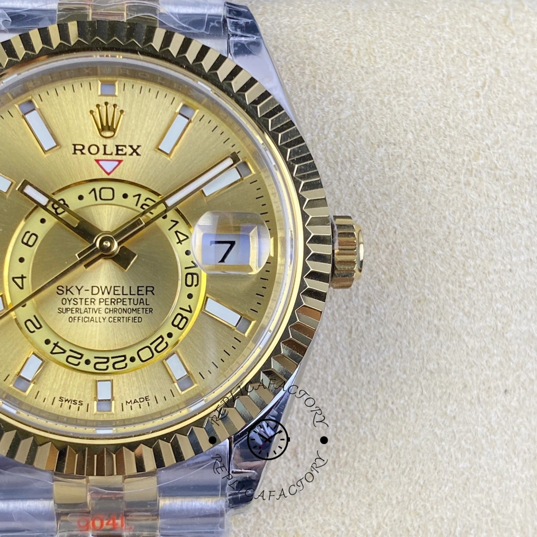 Rolex Sky-Dweller M336933 0002, close-up showing bezel, date window, and minute track.