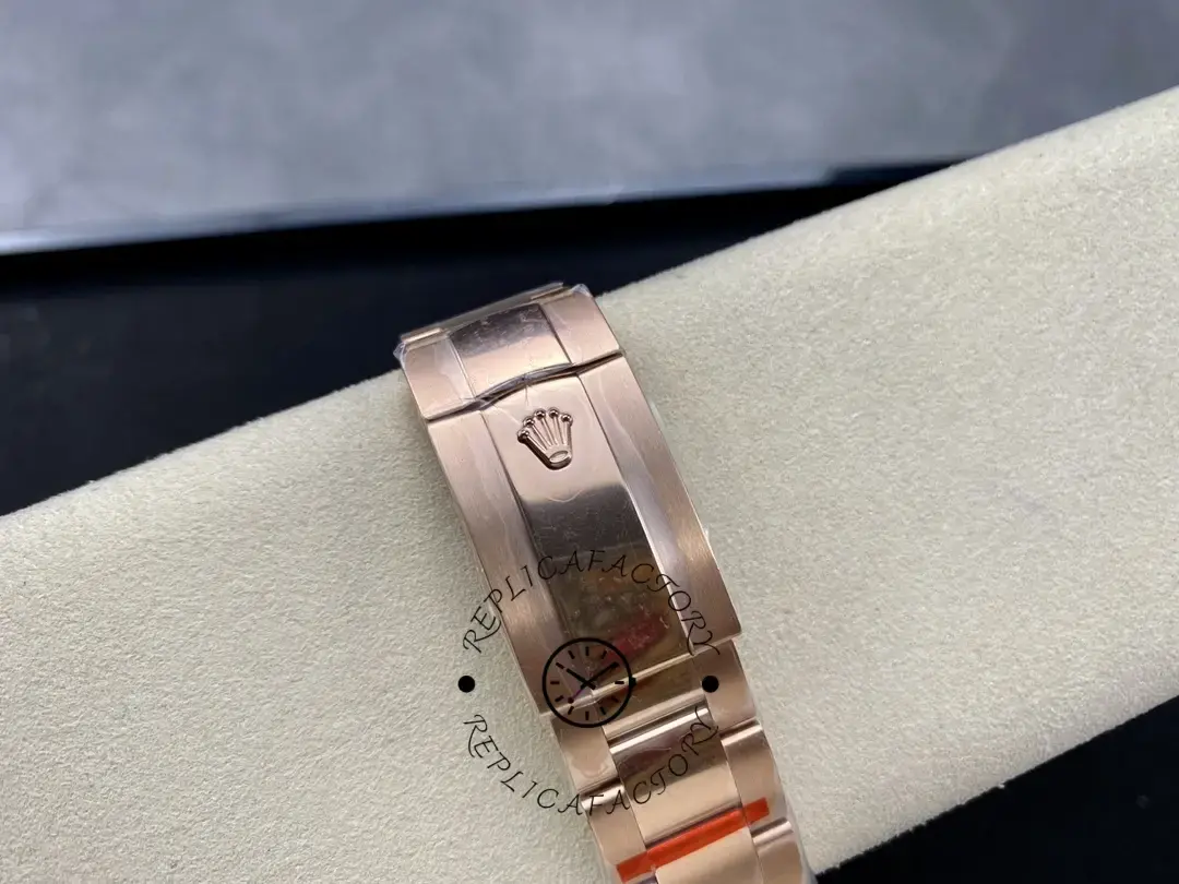 Rolex Sky-Dweller m336935 0004 clasp close-up, Rolex crown engraving.