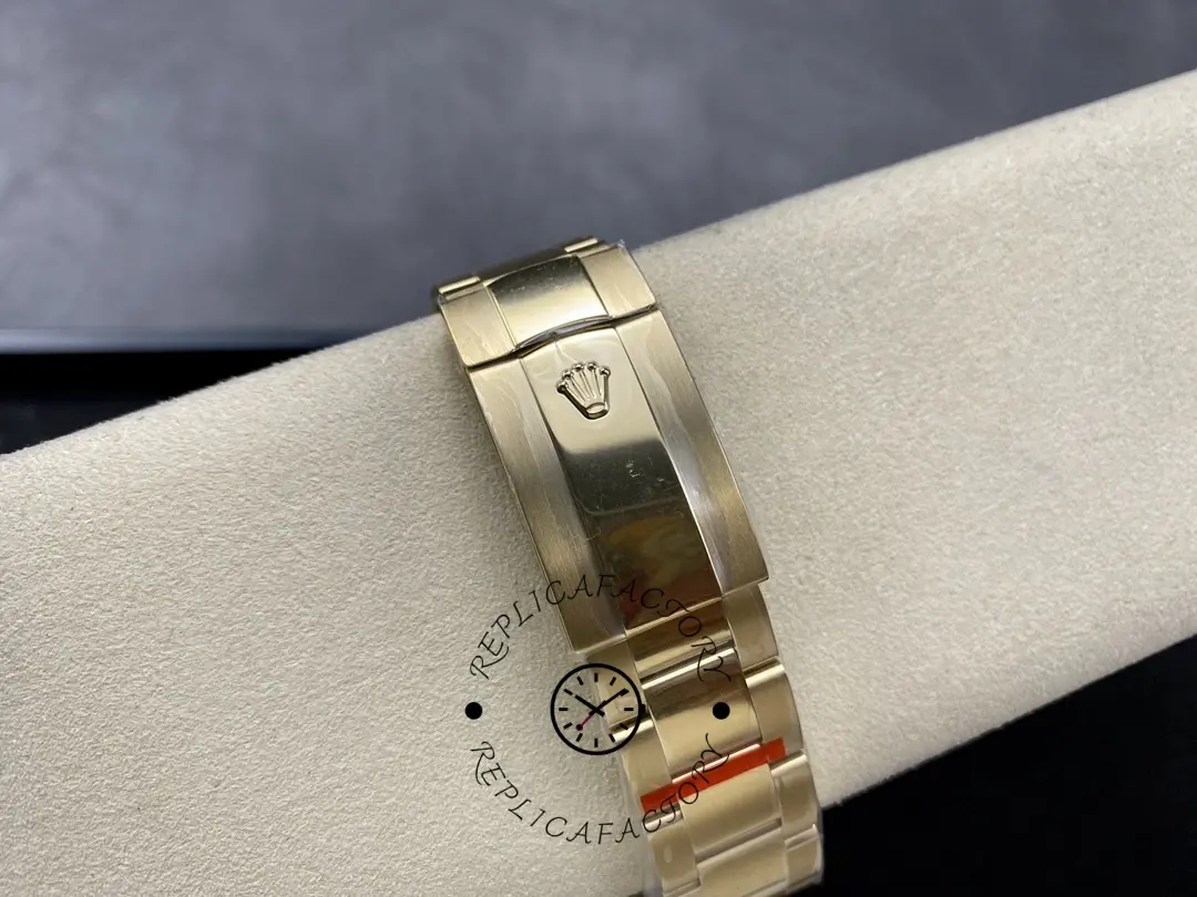 Rolex Sky-Dweller M336938-0002, clasp on cushion showing gold clasp and link finishing.