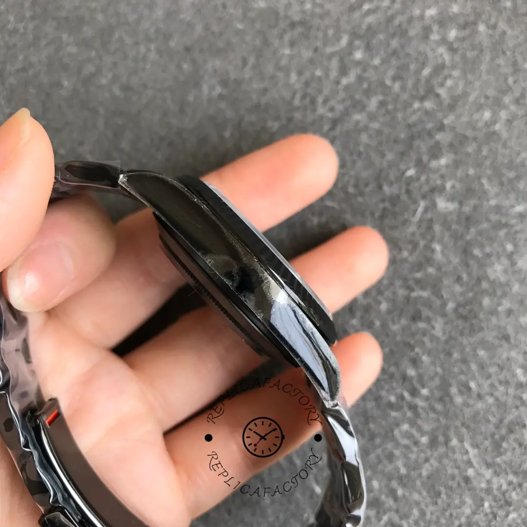 Rolex DiW Sky-Dweller 326934, side profile in hand showing case thickness.