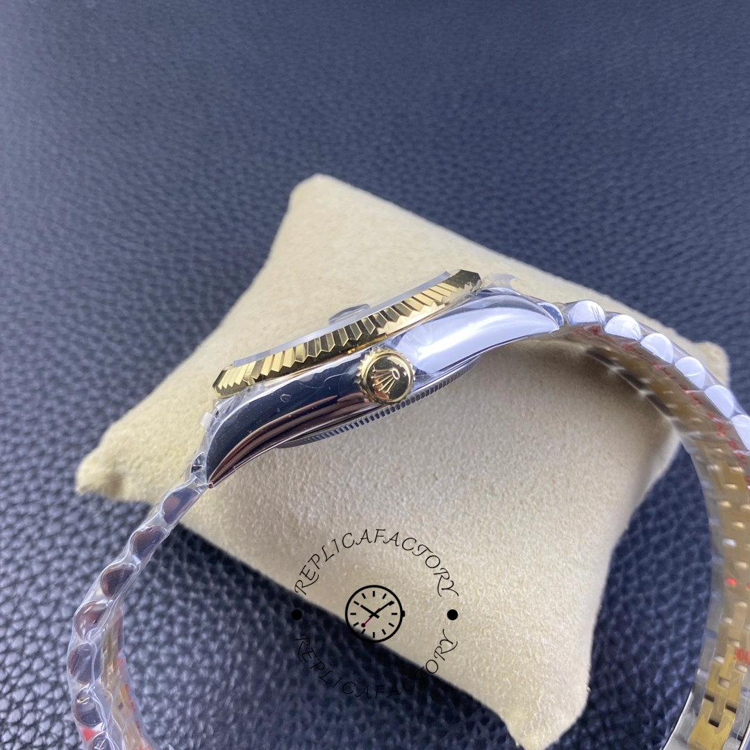 Rolex Sky-Dweller M336933 0002, side profile showing crown, case thickness and curved lugs.