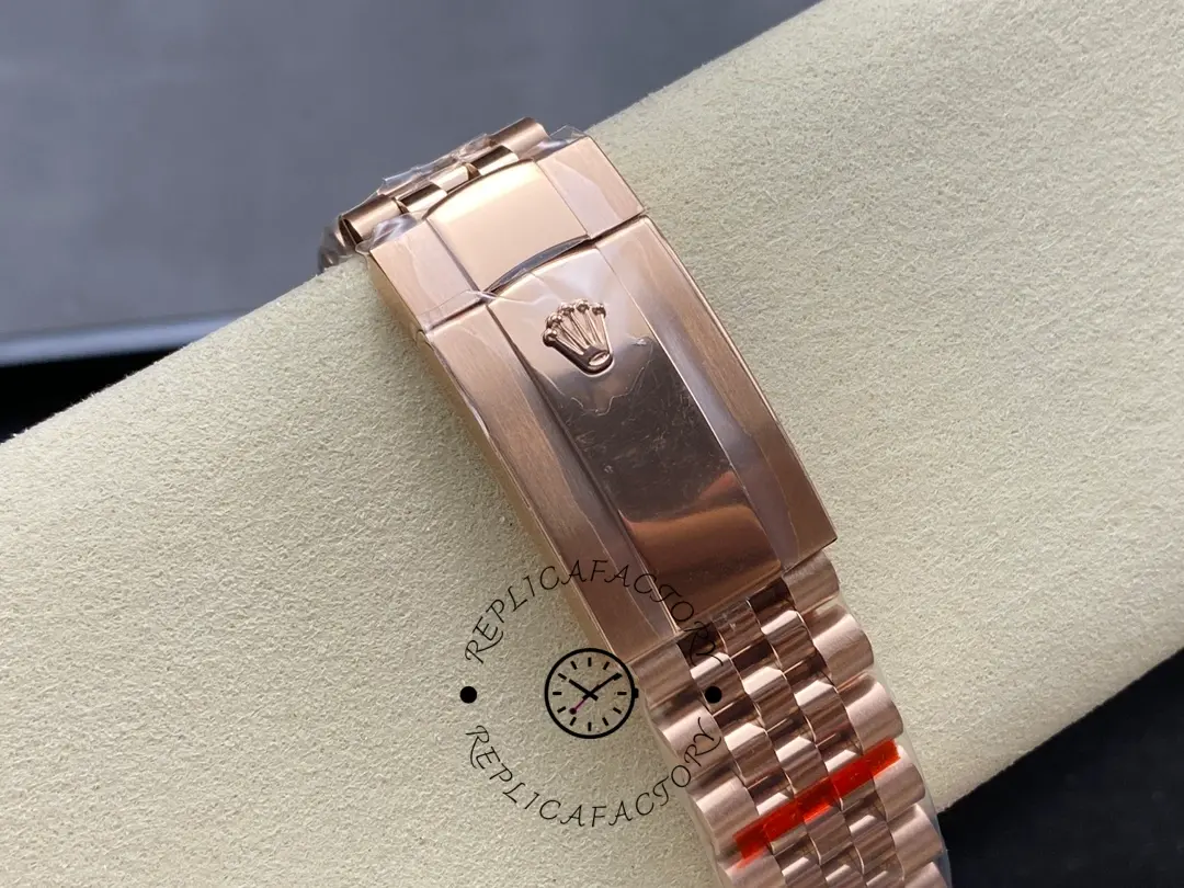 Clasp-on-pillow view of the Rolex Sky-Dweller m336935 0005 showing clasp top and bracelet links.