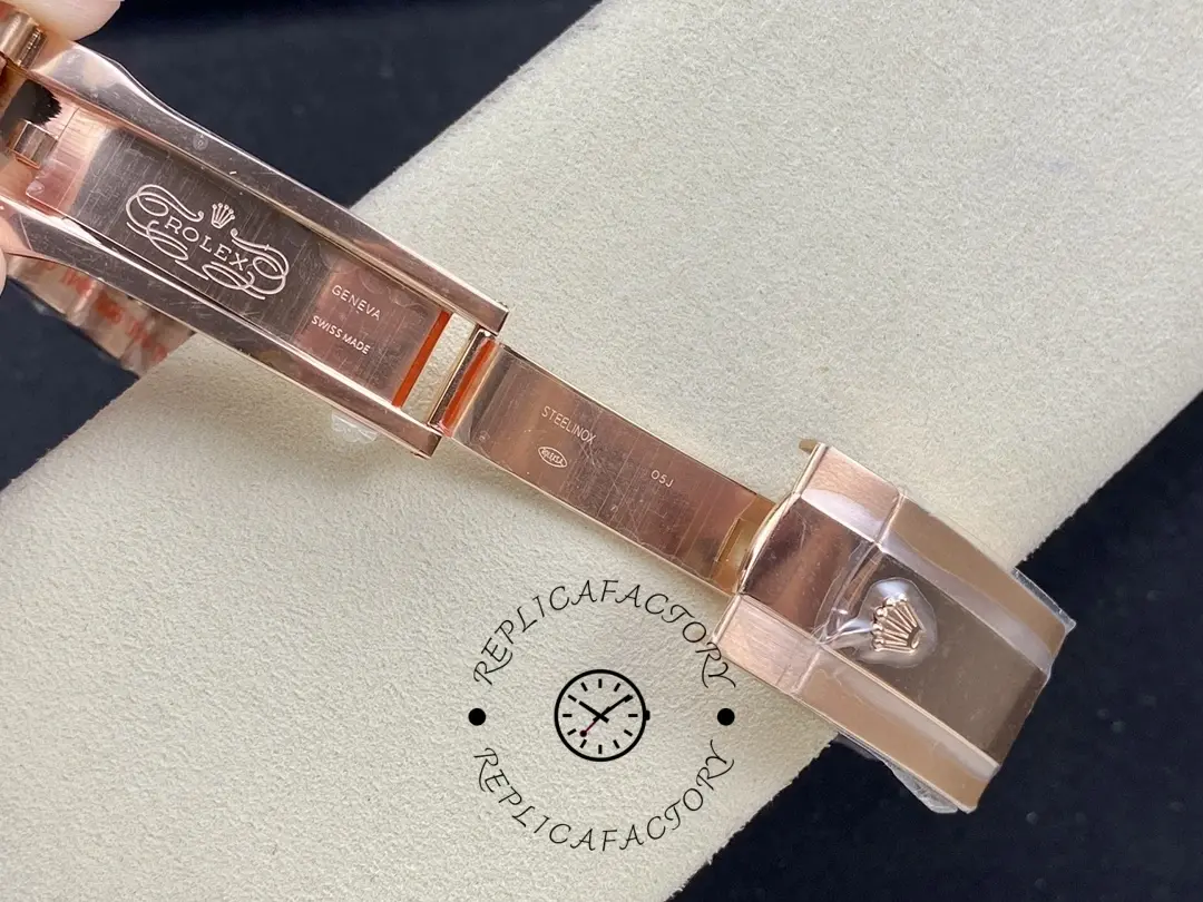 Bracelet side view of the Rolex Sky-Dweller M336935 0003 showing link finish and clasp edge.