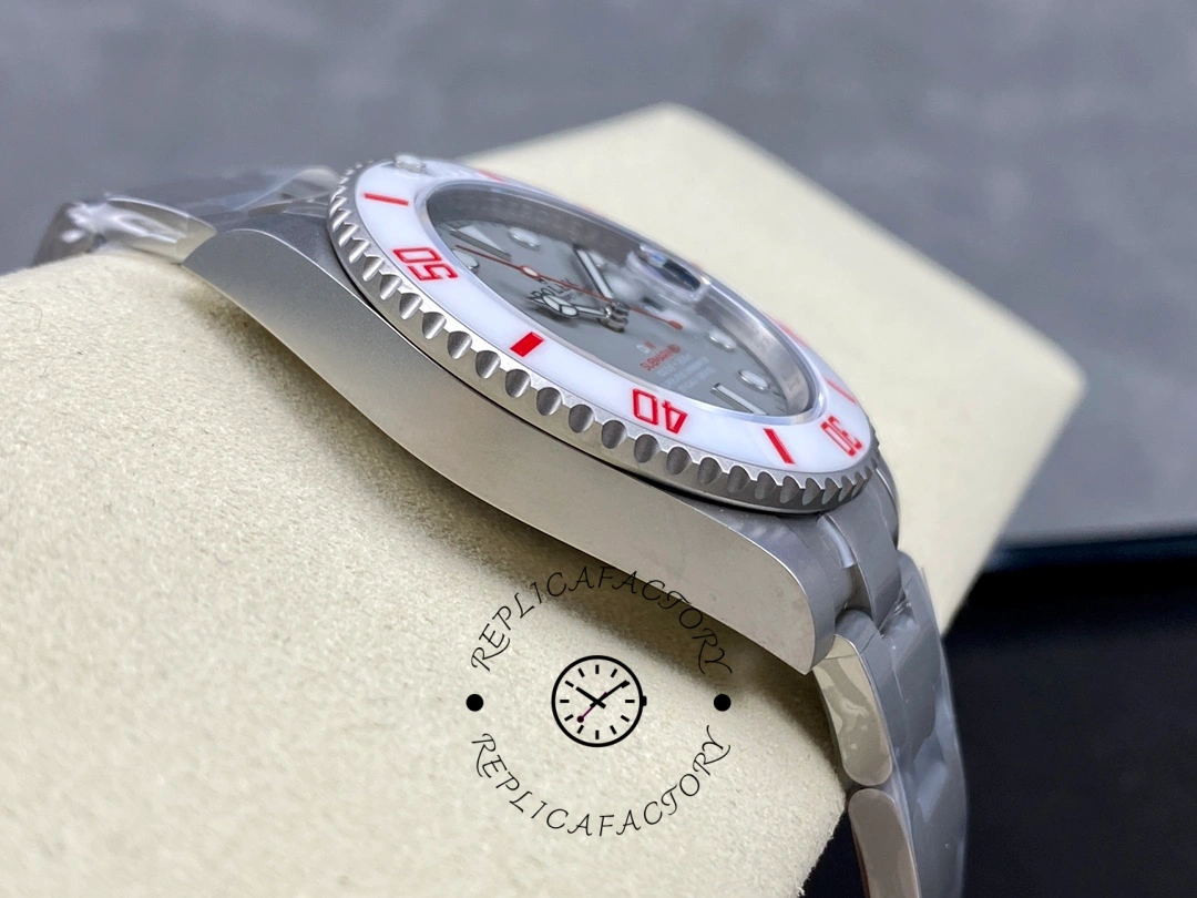 Side profile of the Rolex DIW Submariner Date 116610 on cushion showing case thickness.