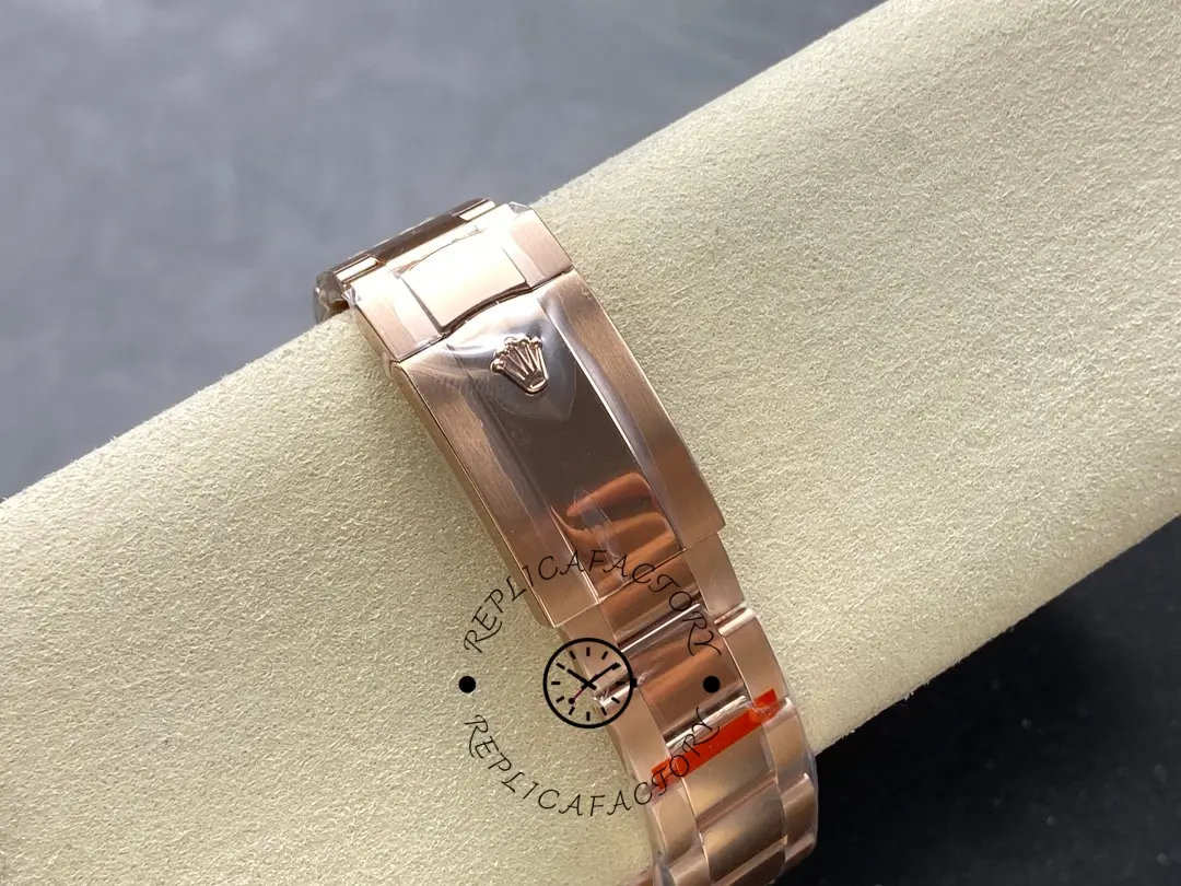 Rolex Sky-Dweller 336935 0002, clasp detail, Oyster bracelet folding clasp closed.