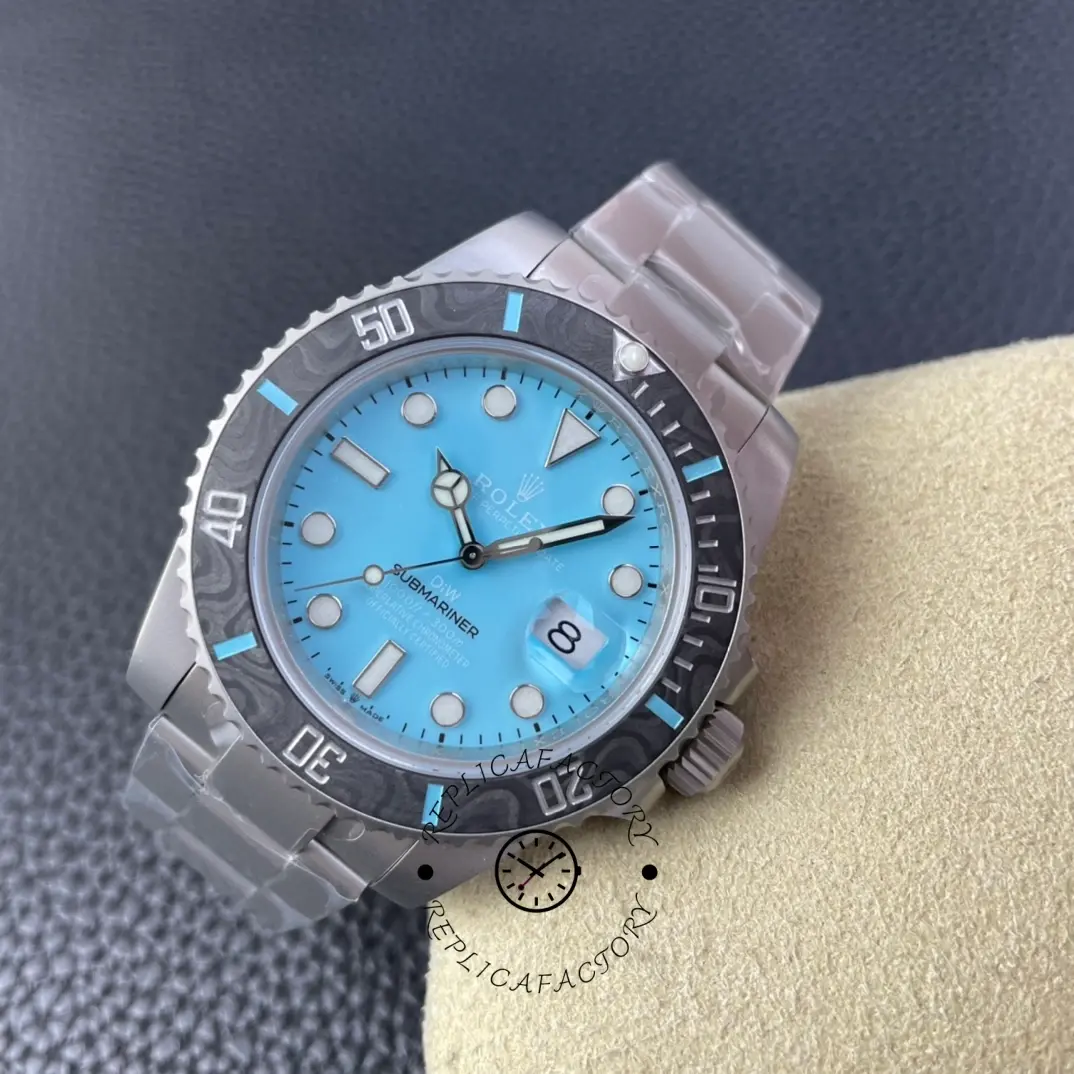 Side profile of Rolex Submariner DIWF 116610 showing case thickness and bezel profile.