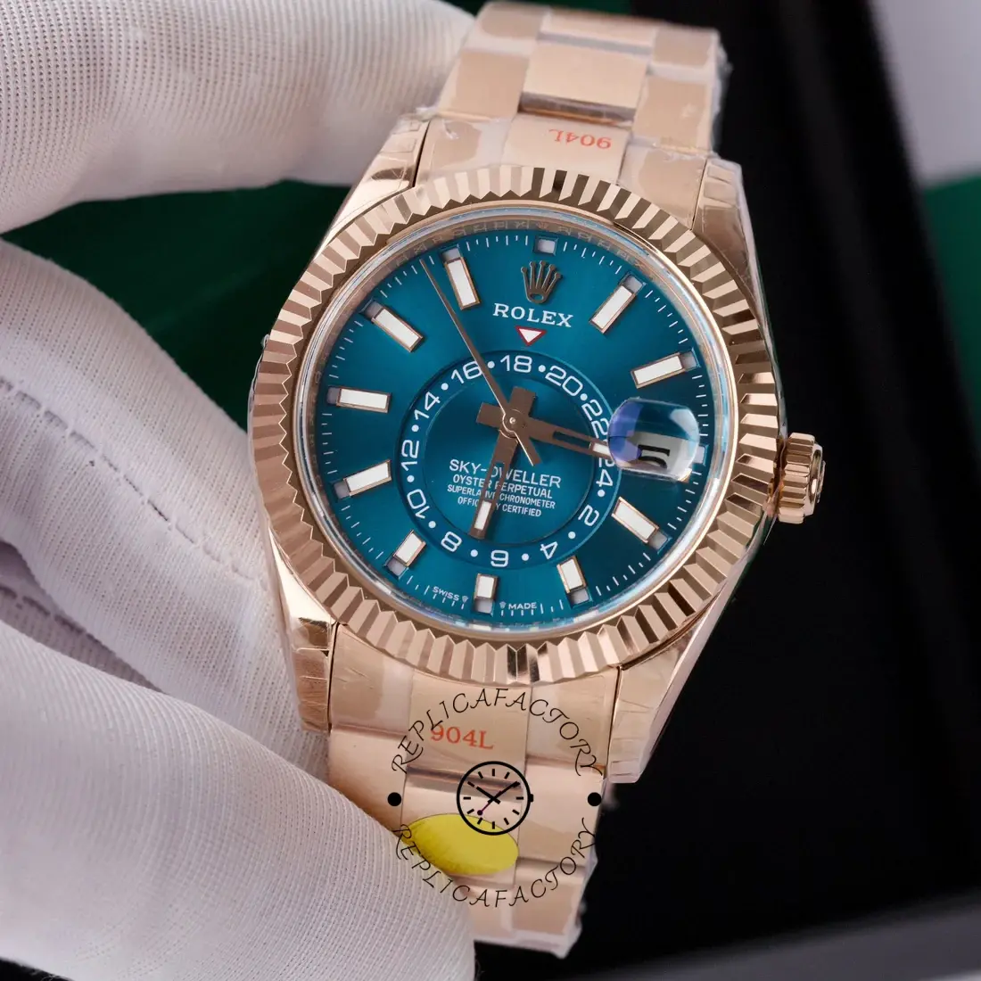 Rolex Sky Dweller in 18 kt Everose gold m336935 0001 42mm