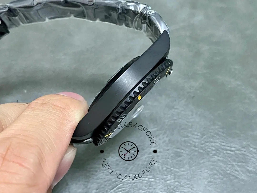 Rolex Submariner 116610, PVD/DLC strap side view, showing thickness.