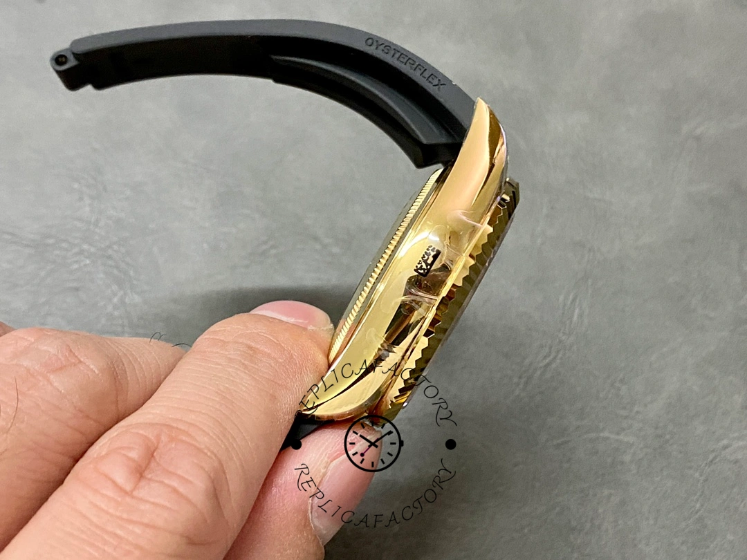 Strap and case side view of the Rolex Sky-Dweller m336238 0002 showing lugs and strap fit.