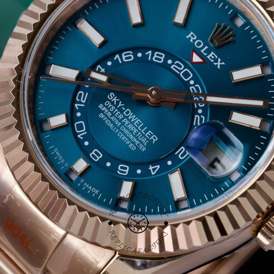 Rolex Sky Dweller in 18 kt Everose gold m336935 0001 42mm