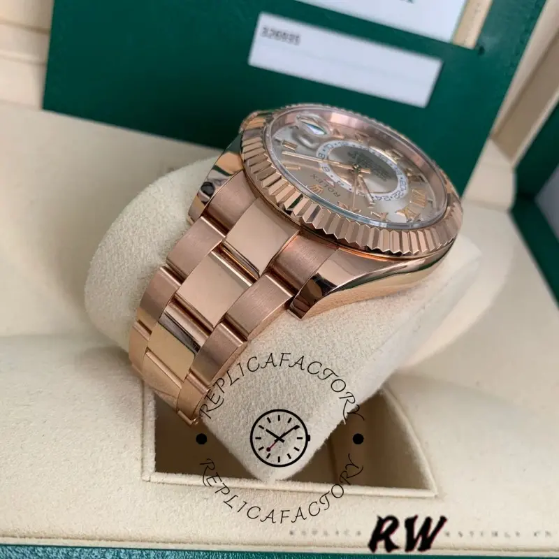 Rolex Sky-Dweller 326935, side profile showing Everose case thickness and bracelet links.