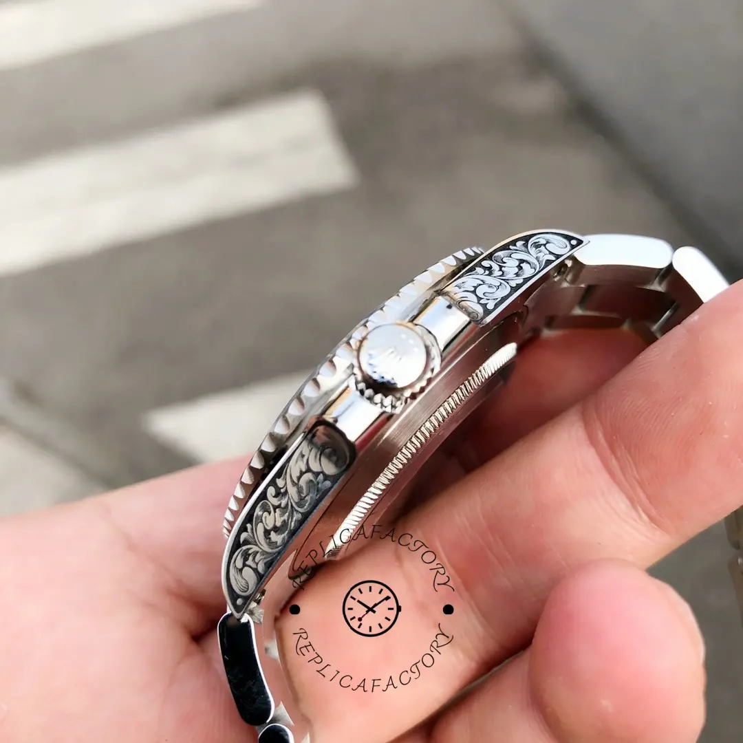 Rolex Submariner Huckleberry Custom Green, side profile showing crown with case thickness.