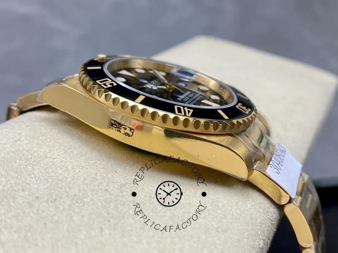 Side profile of the Rolex Submariner Date 116618LN showing case thickness and bezel edge.