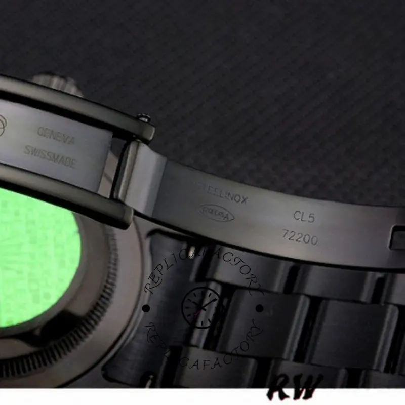 Rolex Submariner PR16233BBL, bracelet and clasp detail close-up.