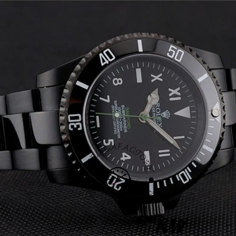 Rolex Submariner PR16233BBL, side view highlighting case and bezel edge.