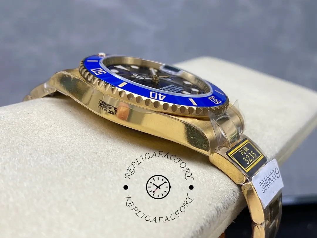 Angled view of Rolex Submariner Date 116618LB highlighting gold case thickness.