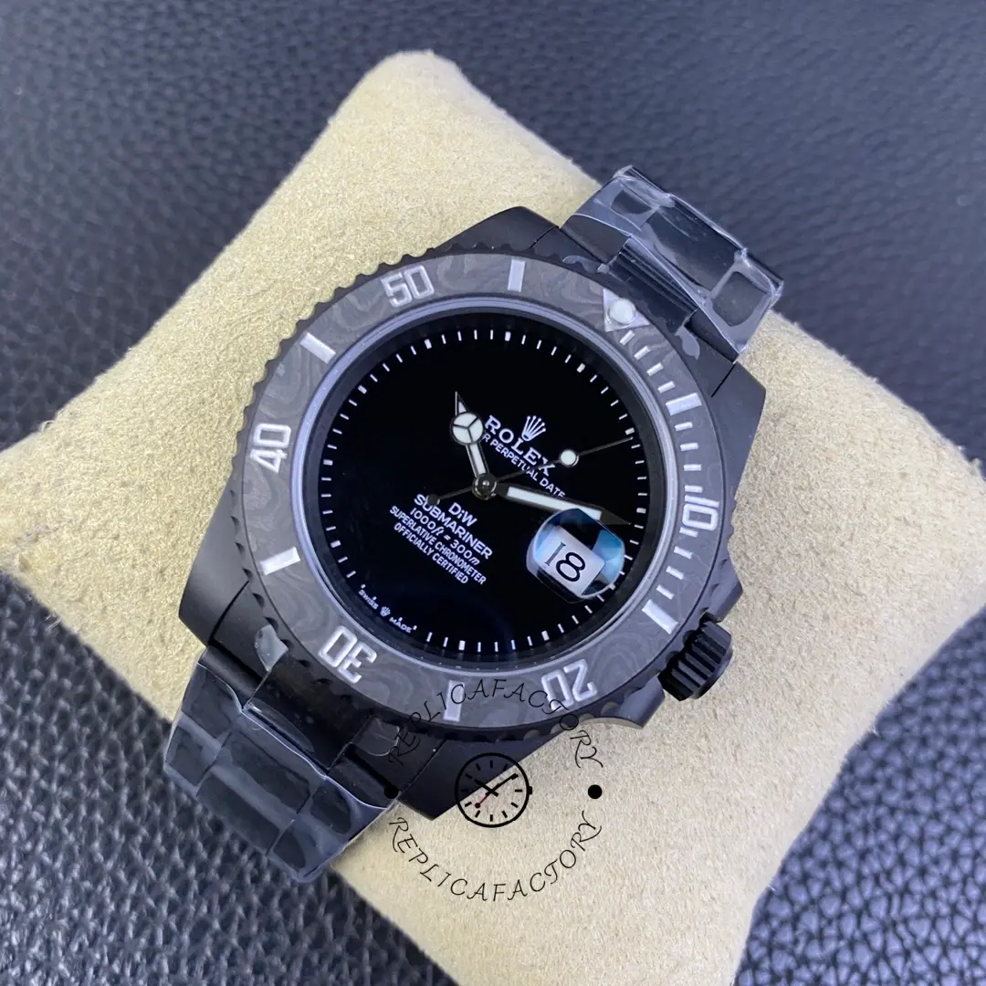 Rolex Submariner DIW Edition 116610LB, side view showing case thickness and dial.