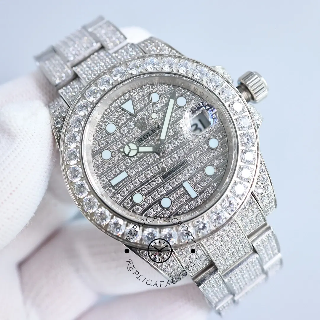 Rolex Submariner 116610LN, close-up of diamond bezel and dial details.