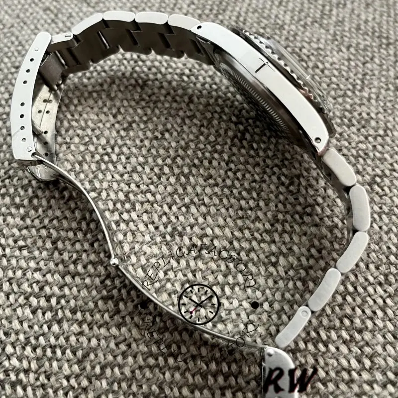 Rolex Submariner 1680, side profile with bracelet looped to show case thickness and lug shape.