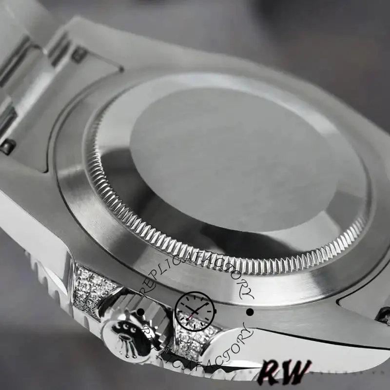 Rolex Submariner 116610, side profile showing case thickness, bezel edge, and crown guard.