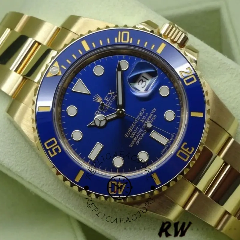 Rolex Submariner 116618, dial close-up on green background showing blue bezel and lume plots.