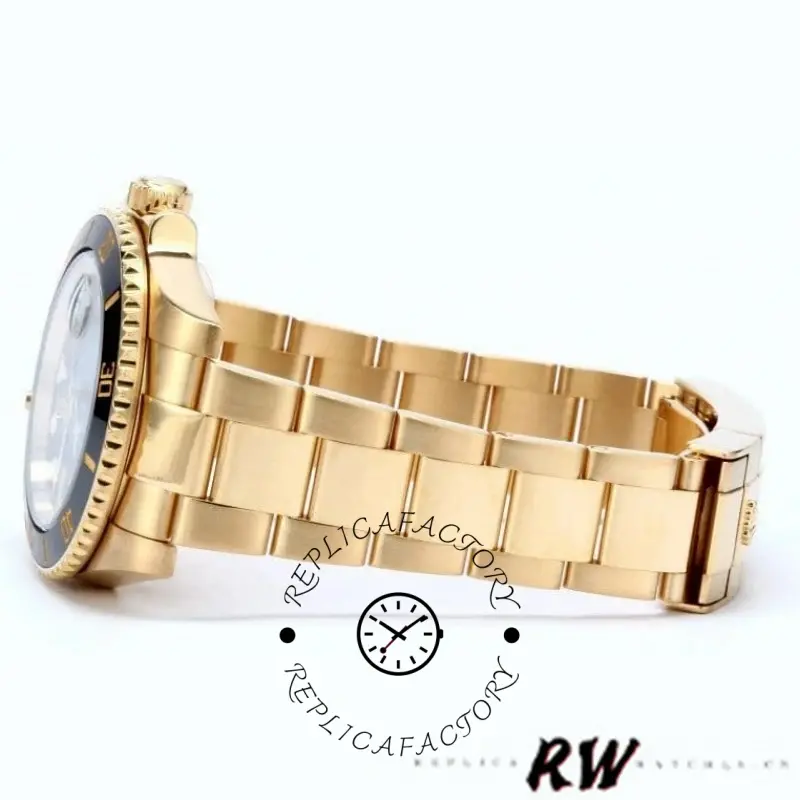 Rolex Submariner 116618, bracelet laid flat showing clasp and gold links.