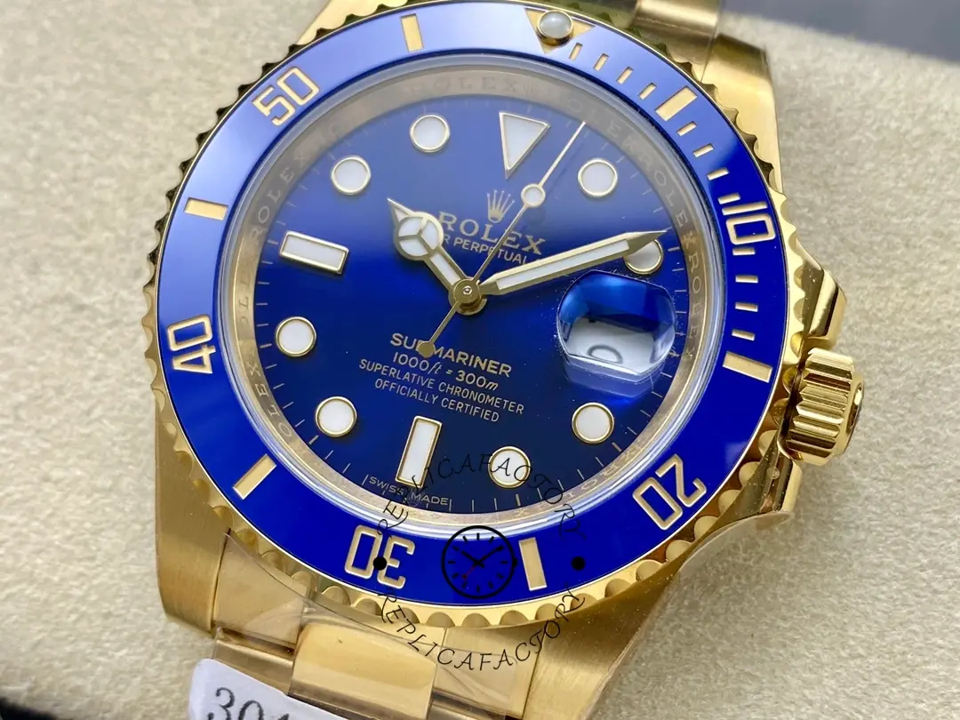 Rolex Submariner 116618, dial close-up showing hands, markers, and blue ceramic bezel.