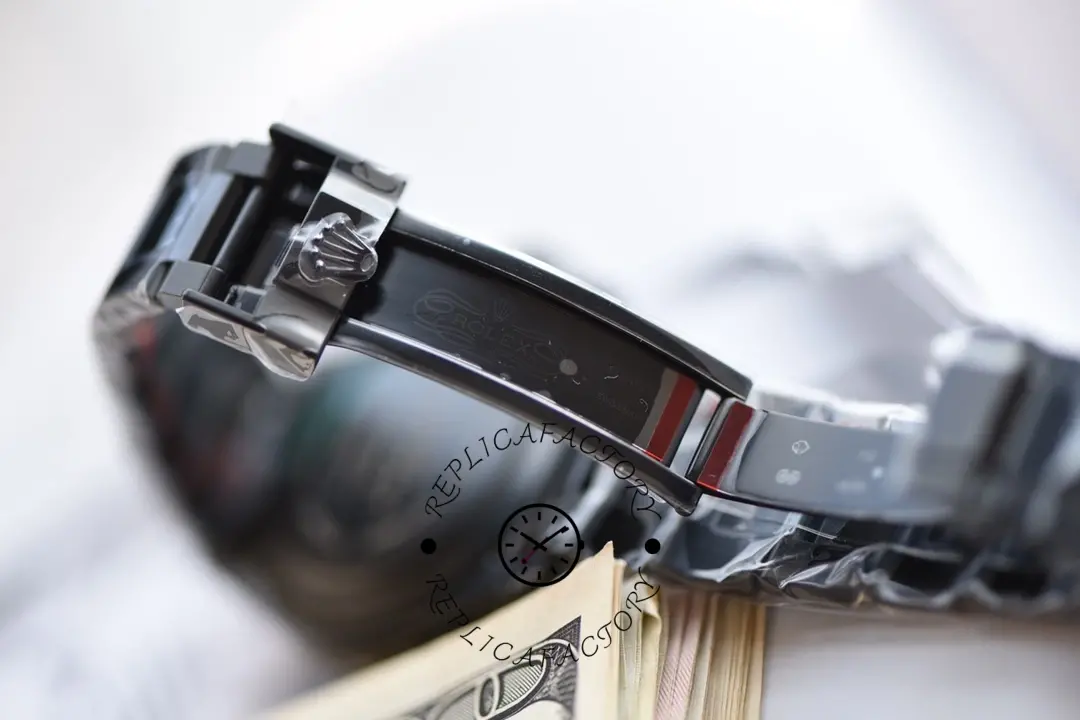 Rolex Rainbow Daytona 116520 DLC-PVD, clasp and bracelet detail close-up.