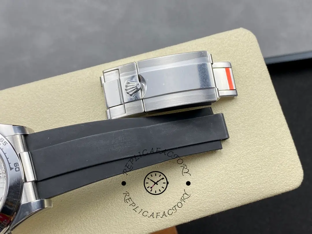 Rolex Daytona 116519, strap and clasp detail on black strap.