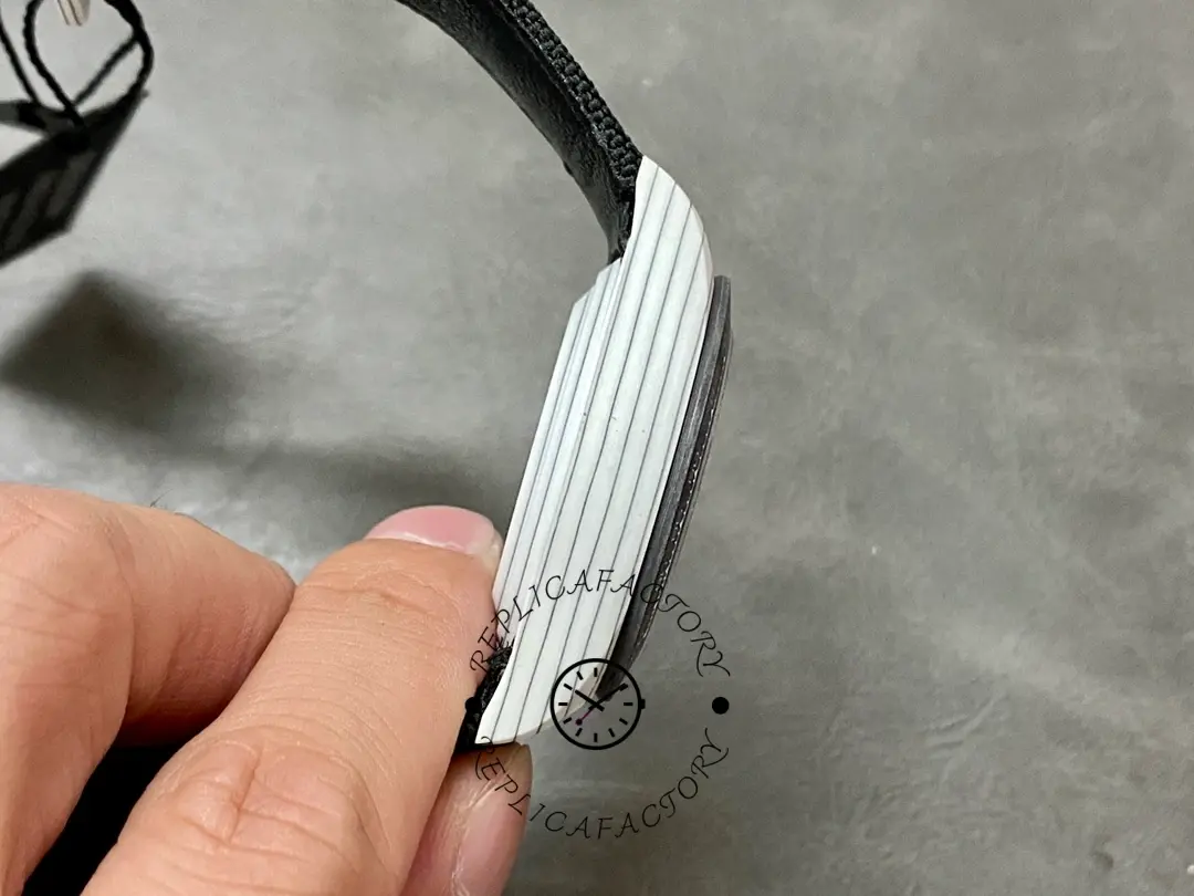 Side profile of Rolex Daytona Cosmograph 40mm showing case thickness.