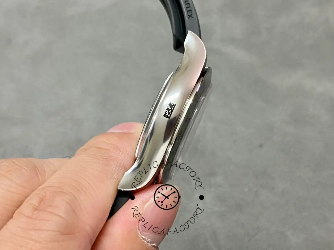 Side view of the Rolex Daytona 116519 showing the lugs, bezel edge, and strap connection.