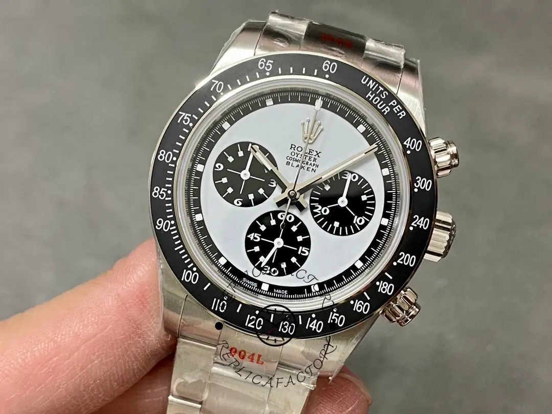 Side-tilt shot of Rolex Daytona 6263, showing case profile and chronograph pushers.