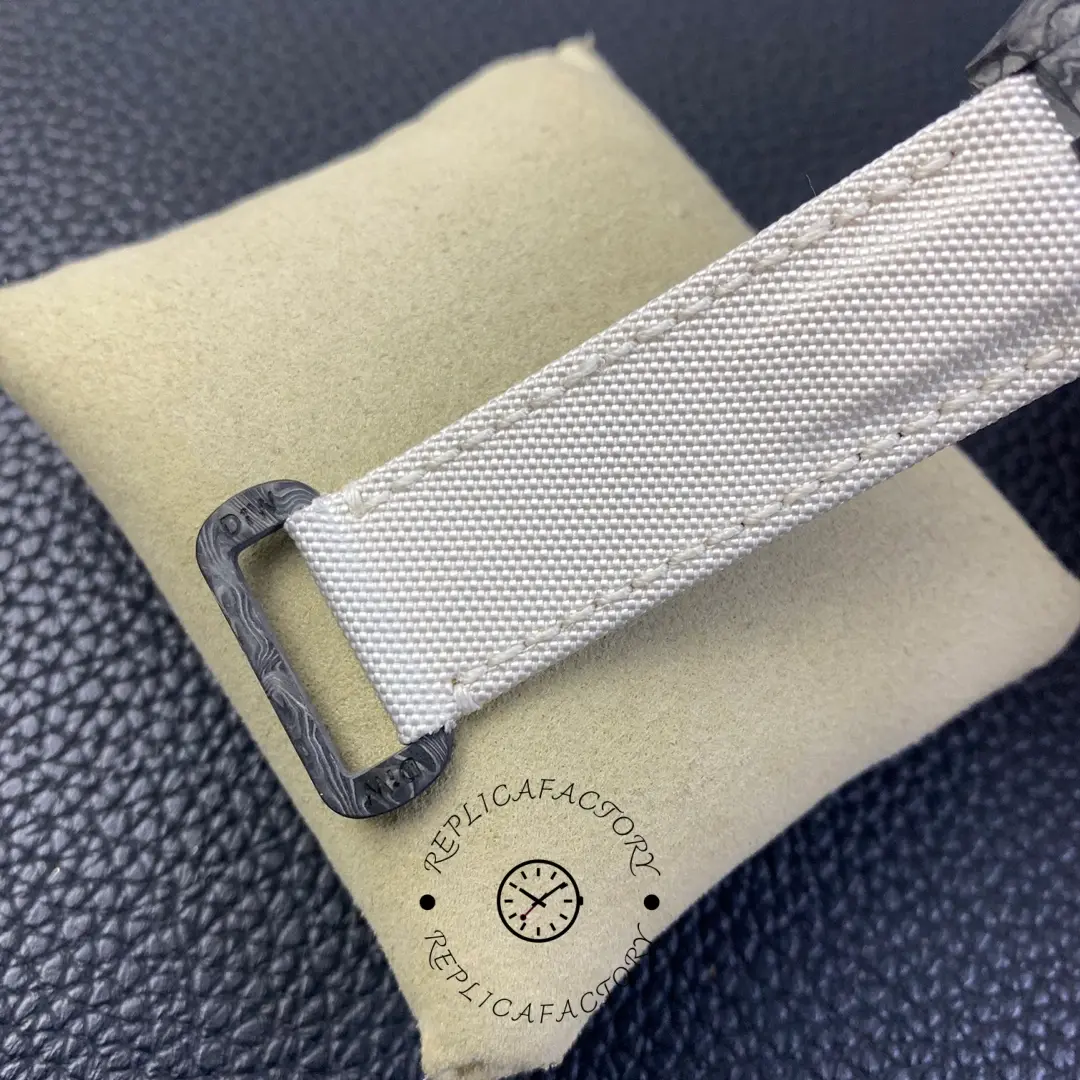 Rolex Daytona DIW Carbonfiber 40, white strap and buckle detail, stitching visible.