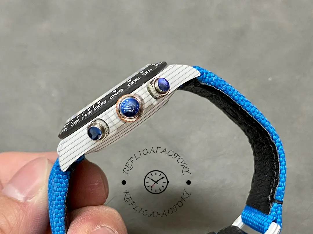 Rolex Daytona 116500LN, side view showing crown and chronograph pushers in close detail.