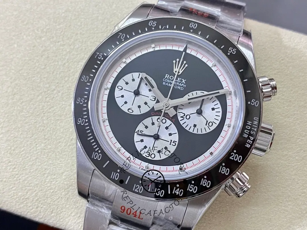 Dial close-up of Rolex Daytona 116520 highlighting Paul Newman subdials and minute track details.