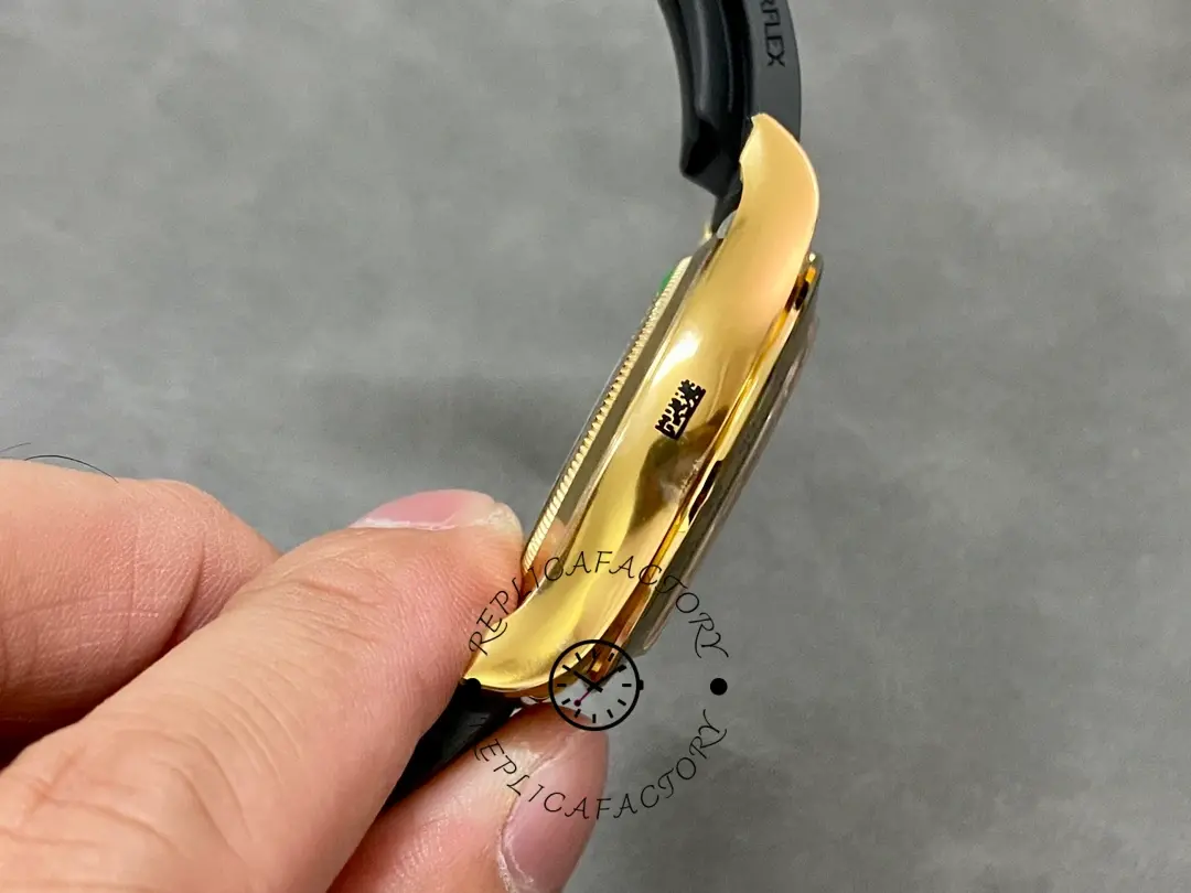 Rolex Daytona 116518, thin side view showing case thickness and curved rubber strap.