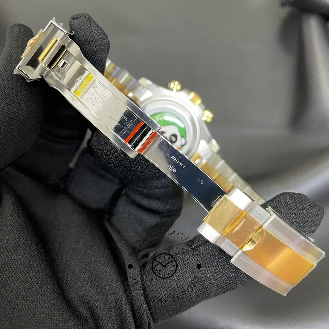 Bracelet and clasp detail of the Rolex Cosmograph Daytona 126503 0003 showing two-tone links.