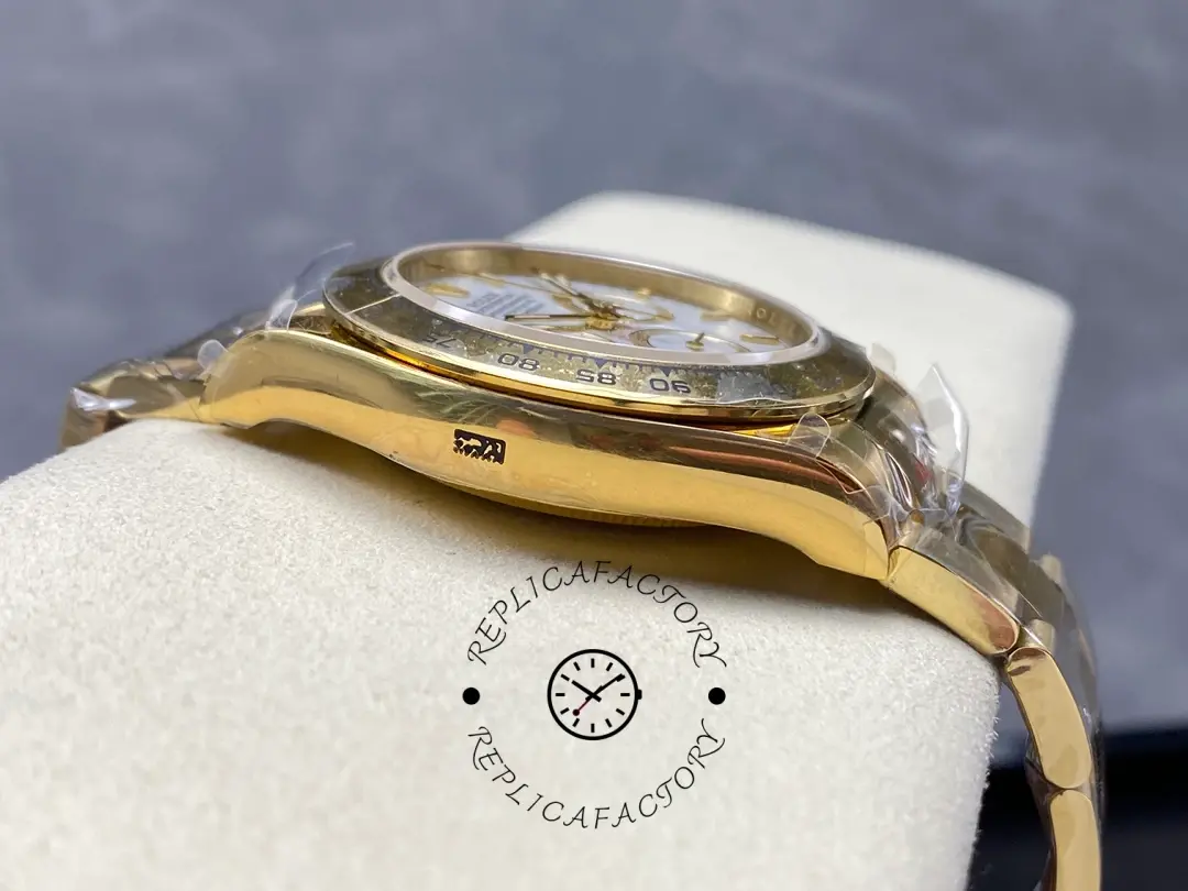 Side profile of Rolex Daytona 126508-0001 showing case thickness and curved lugs.