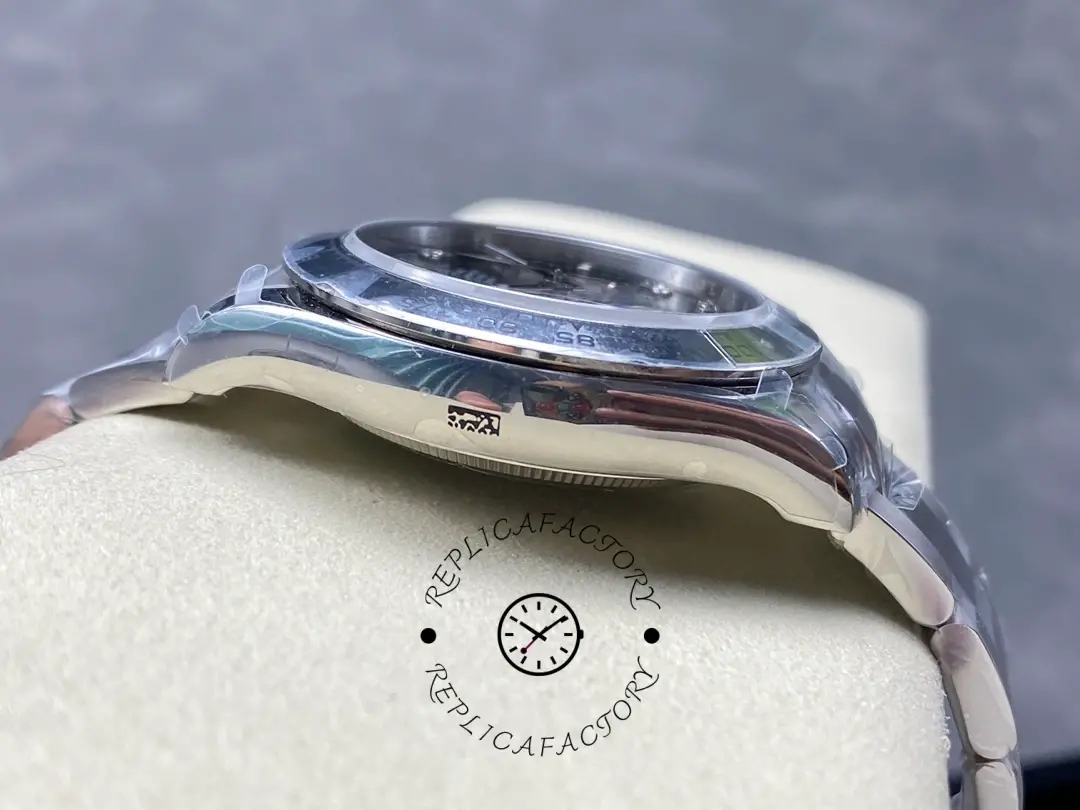 Side case profile of Rolex Cosmograph Daytona 126509-0002 showing curved lugs and case thickness.