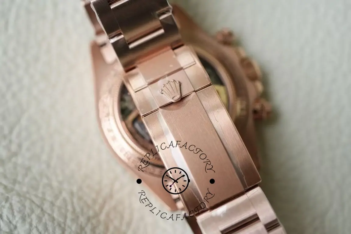 Bracelet clasp view of Rolex Daytona 116520 showing clasp finish and link edges.