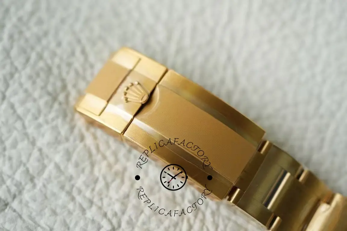 Clasp close-up of the Rolex Daytona 116508 Artisans de Genève Skeleton Dial showing folding clasp.