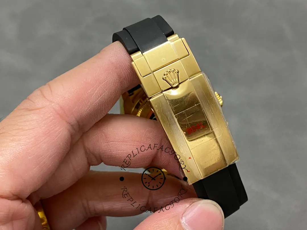 Rolex Cosmograph Daytona 40 Yellow Gold Balck Rubber m126518ln 0006