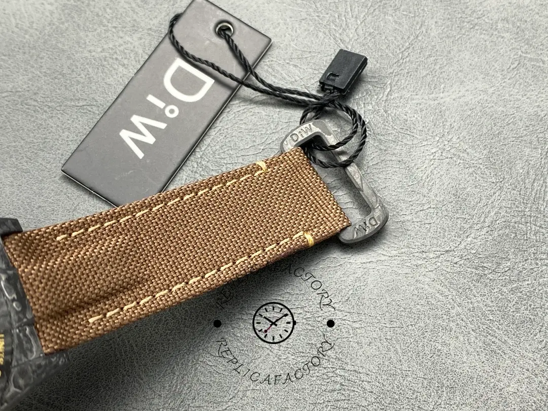 Tag and strap accessories for Rolex Daytona DiW Black Gold, brown strap with branding.